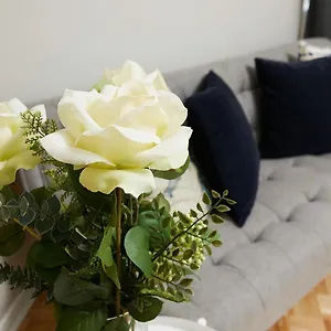 Comfortable In The Heart Of Downtown Apartment