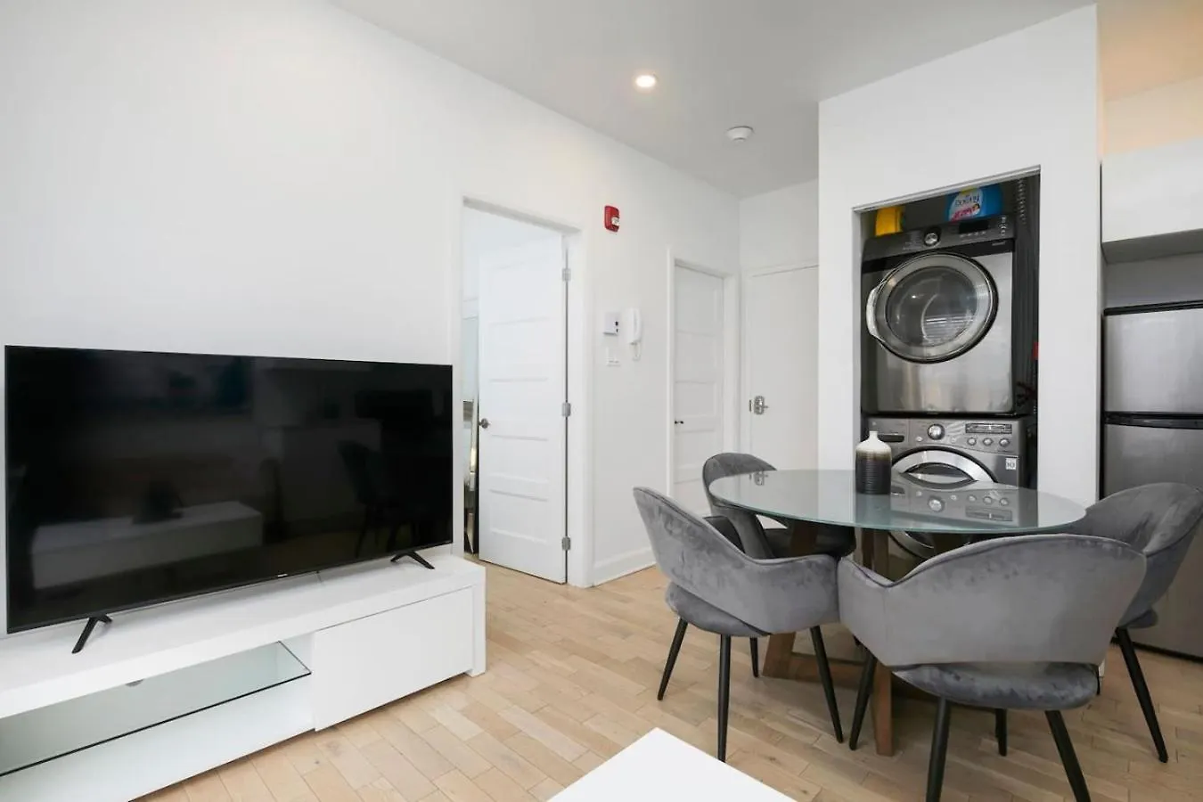 Outstanding 1Br Village Downtown Mtl Zh5 Montreal